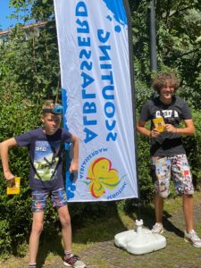 Twee deelnemers Zomerpaspoort bij de scouting