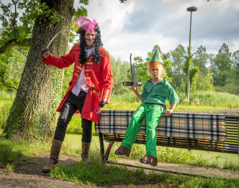 Kapitein Haak en Peter Pan door Peter Stam